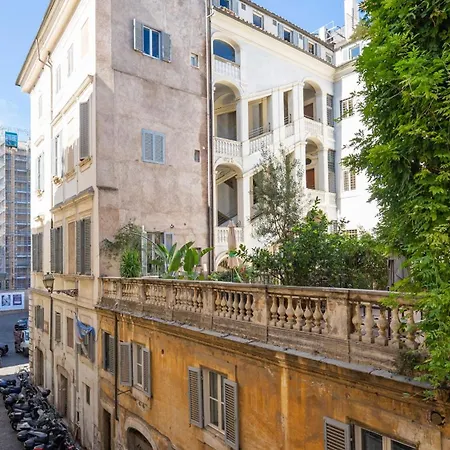 Campo De' Fiori Pinky House