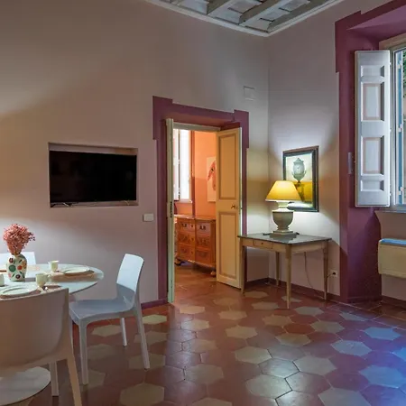 Campo De' Fiori Pinky House
