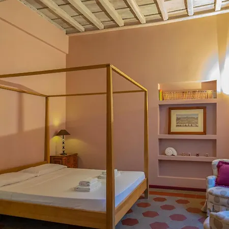 Campo De' Fiori Pinky House